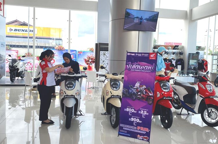 Astra Motor (Asmo) Kalbar sebagai Main Dealer motor Honda untuk wilayah Kalimantan Barat mengawali bulan Juni dengan memberikan Promo Jutawan yakni Juni Makin Menawan kepada konsumen setia motor Honda. (ist)