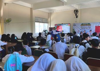 Tanamkan #Cari_aman Sejak Dini, Asmo Kalbar Gelar Edukasi SR di SMPN 13 Pontianak