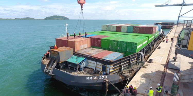 Terminal Kijing Layani Peti Kemas Perdana PT Pulau Laut Line