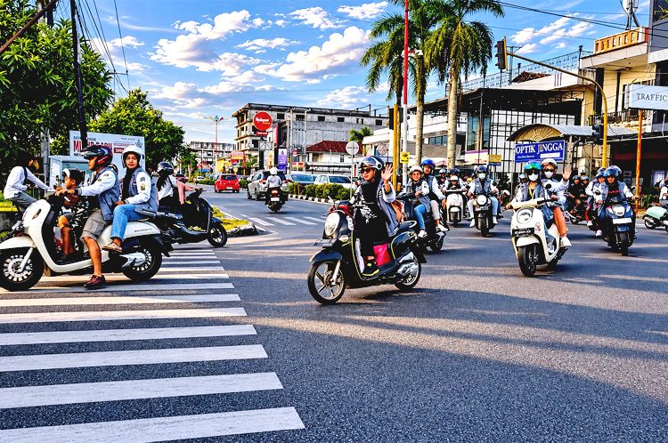Kegiatan "Scoopy Your Mode Your Ride" di Kota Singkawang yang digelar Asmo Kalbar pada Sabtu. (ist)