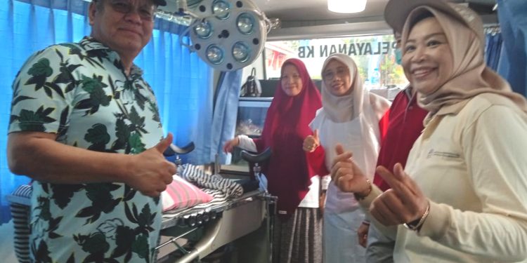 Kemendukbangga/BKKBN Kalbar Gelar Senam Keluarga