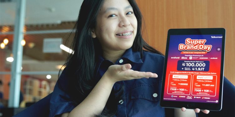 Telkomsel dan Erajaya Luncurkan Super Brand Day