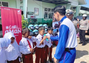 Rayakan Hari Anak, Asmo Kalbar bersama Satlantas Polresta Pontianak Edukasi Keselamatan Sejak Dini di SDN 74