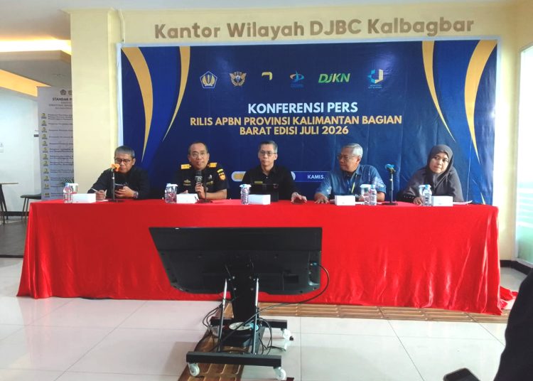 Konferensi Pers APBN Kalimantan Barat Edisi Bulan Juli Tahun 2026 yang digelar di kantor Direktorat Jenderal Bea dan Cukai (DJBC) Kalimantan Bagian Barat, Kamis. (mb)