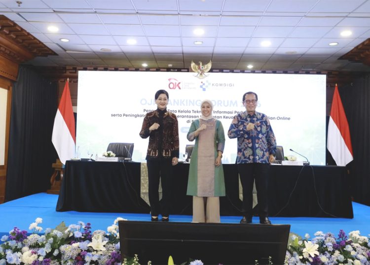 Ketua Dewan Komisioner OJK Friderica Widyasari Dewi, Menteri Komunikasi dan Digital Republik Indonesia Meutya Hafid dan Kepala Eksekutif Pengawas Perbankan OJK Dian Ediana Rae dalam OJK Banking Forum 2026, Selasa. (ist)