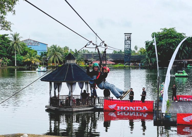 Wadah kebersamaan para pecinta motor Honda melalui gelaran bertajuk PCX Bikers Playland dari Astra Motor Kalbar. (ist)