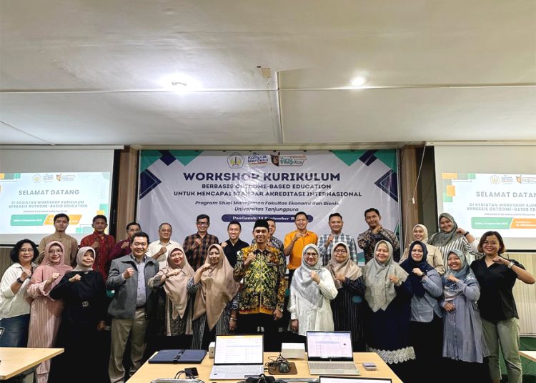 Jurusan Manajemen FEB Untan Pertama Terakreditasi Unggul sekaligus Internasional. Jurusan ini resmi menjadi yang pertama di lingkungan Untan yang seluruh jenjang pendidikannya, mulai dari Program Sarjana (S1), Magister (S2), hingga Doktor (S3), berhasil meraih Akreditasi Unggul sekaligus Akreditasi Internasional ACQUIN (Unconditional). (ist)
