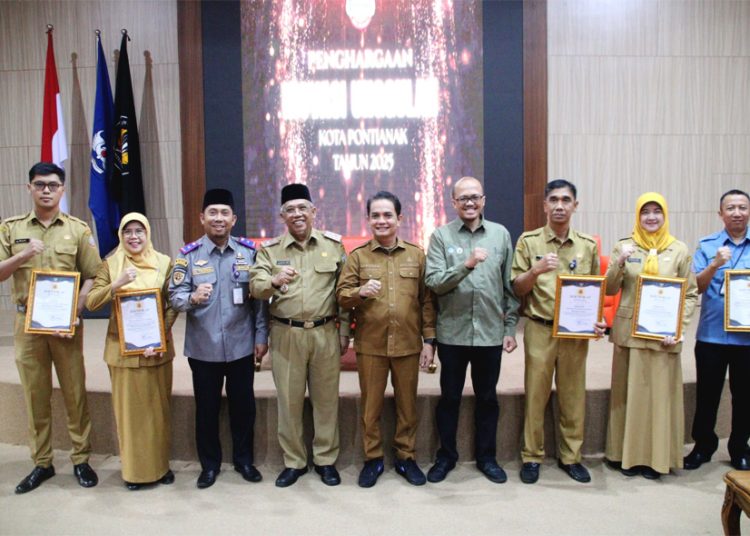 Universitas Tanjungpura (Untan) Pontianak kembali menegaskan komitmennya dalam memperkuat ekosistem inovasi daerah melalui penyelenggaraan Sosialisasi Innovative Government Award (IGA) Tahun 2026 dan Penyerahan Apresiasi Inovasi Unggulan Tahun 2025. (ist)