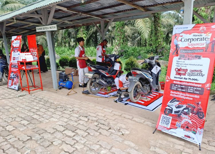 Astra Motor Kalbar sebagai main dealer sepeda motor Honda dan bagian dari PT Astra International Tbk, menggelar kegiatan Service Kunjung yang dirangkaikan dengan kunjungan kepada salah satu stakeholder instansi di Kota Pontianak yakni PT Bumi Pratama Khatulistiwa.(ist)