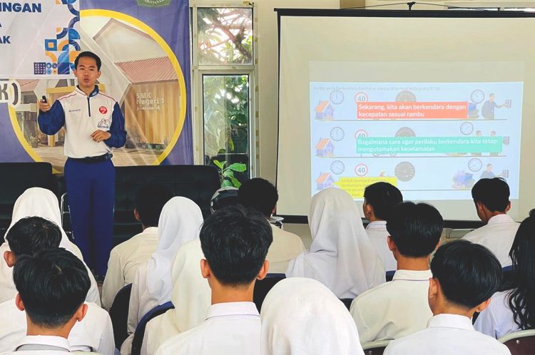 Kampanye keselamatan berkendara dari Astra Motor Kalimantan Barat (Asmo Kalbar) di SMK Negeri 1 Pontianak yang mendapatkan kesempatan mengikuti program edukasi Safety Riding.(ist)
