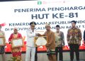 Gubernur Kalbar Beri Penghargaan Gerakan Tanam Kopi Liberika Sendoyan
