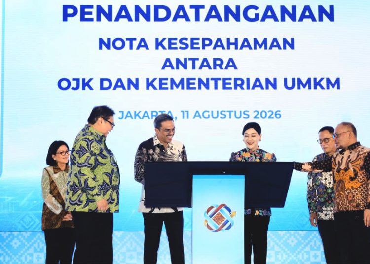 OJK dan Kementerian UMKM juga menandatangani Nota Kesepahaman sebagai bentuk penguatan kolaborasi dalam pengembangan dan pemberdayaan UMKM. Penandatanganan dilakukan oleh Ketua Dewan Komisioner OJK Friderica Widyasari Dewi dan Menteri UMKM Maman Abdurrahman, Selasa. (ist)