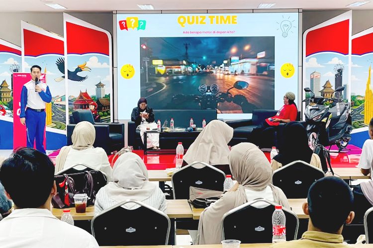 Melalui semangat #Cari_aman, Asmo Kalbar menggelar talk show bersama mahasiswa Universitas Nahdlatul Ulama di kantor Astra Motor Kalimantan Barat, bertajuk Secangkir Kopi, Sejuta Mimpi, Senin. (ist)