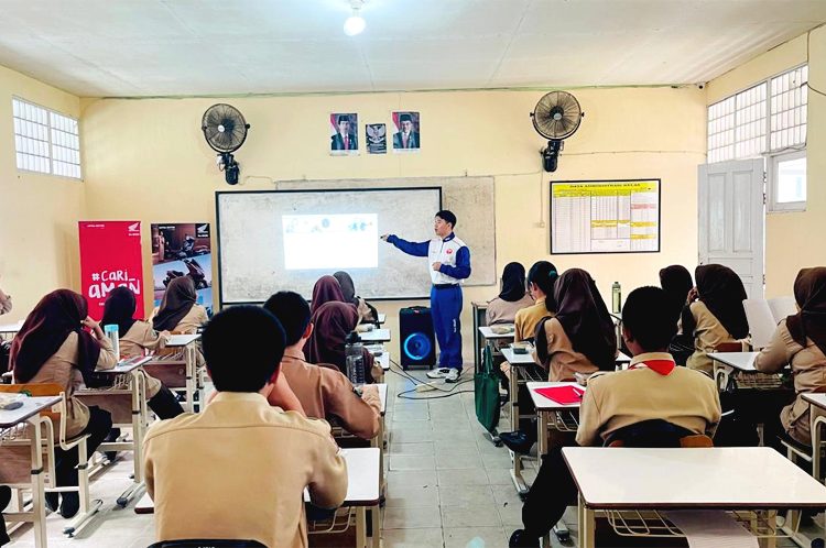 Kegiatan edukasi keselamatan berlalulintas di SMKN 7 Pontianak dari Astra Motor Kalimantan Barat. (ist)