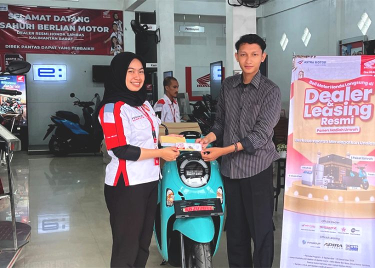 Astra Motor Kalbar kembali menghadirkan kejutan spetakuler kepada setiap pembelian motor Honda secara kredit di periode 11 September hingga 20 Desember 2026 berkesempatan mendapatkan berbagai hadiah undian, berupa 1 unit sepeda motor listrik Icon-e dan 1 paket umroh.(ist)