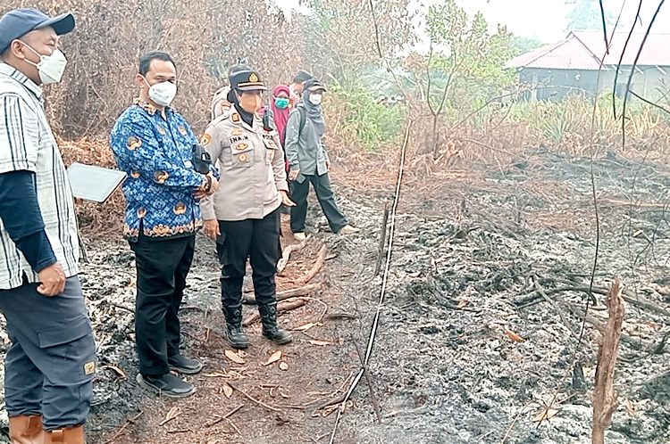 Kolaborasi Polresta Pontianak bersama FMIPA Untan melakukan pemetaan sumber air bawah permukaan di kawasan Parit Demang Dalam dalam upaya penanganan karhutla di kota Pontianak. (ist)