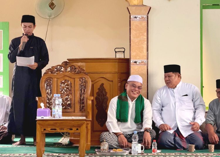 Kegiatan Maulid Nabi Muhammad SAW di surau Al Manar, Kubu Raya yang digelar mahasiswa KKN FH Untan Pontianak, Minggu. (ist)