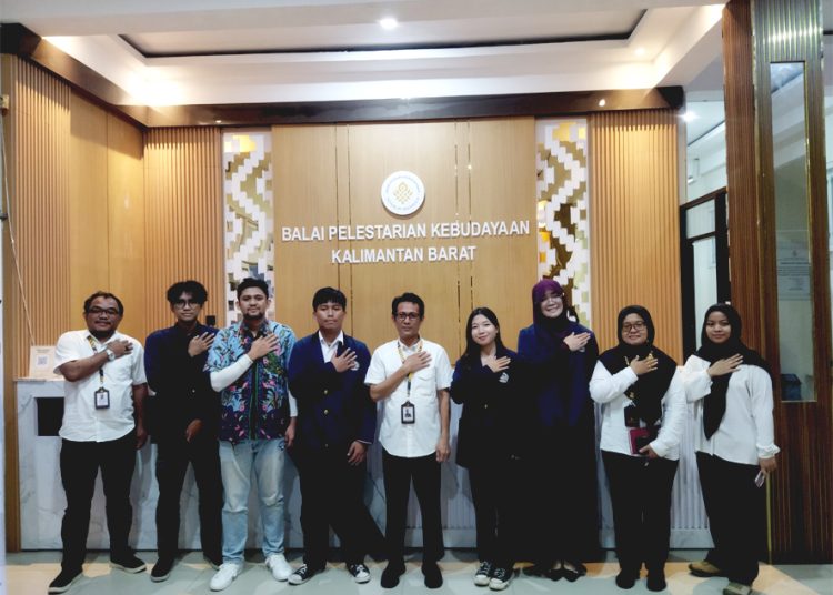 Tim Program Kreativitas Mahasiswa Karsa Cipta (PKM-KC) Norjemah Pihtar Universitas Tanjungpura (Untan) Pontianak hadir di Balai Pelestarian Kebudayaan Kalimantan Barat (Kalbar). (ist)