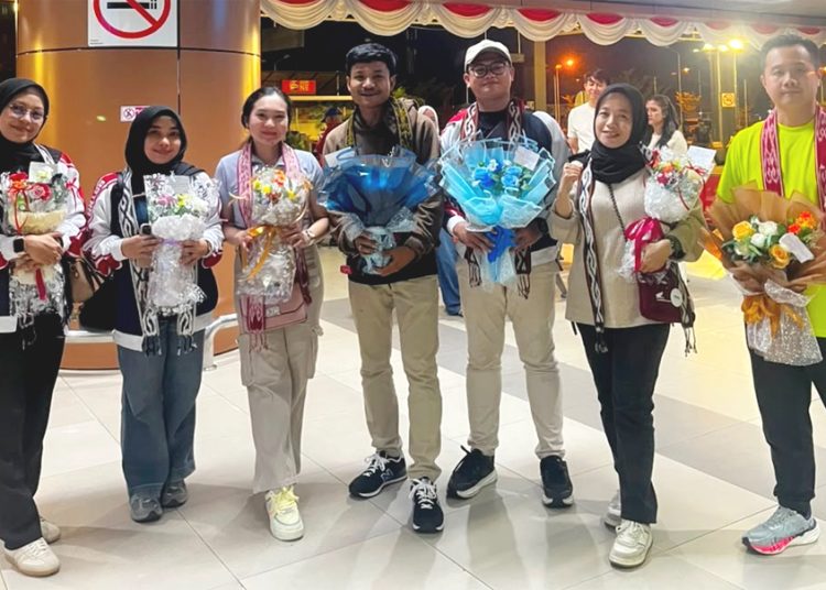 Penyambutan kepulangan peserta KLHN Kalbar oleh tim Main Delaer Astra Motor Kalbar. Perwakilan dari Astra Motor Kalbar ini berhasil masuk 10 besar. (ist)
