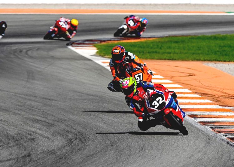 Pebalap binaan PT Astra Honda Motor (AHM), M. Kiandra Ramadhipa menunjukkan perjuangan kompetitif pada putaran kelima Moto3 Junior World Championship 2026 di Circuit Ricardo Tormo, Valencia. Ia menjadi yang terkendang dan berhasil tembus enam besar. (ist)