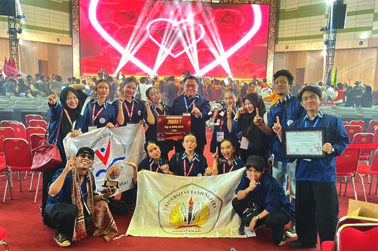 Prestasi membanggakan kembali ditorehkan mahasiswa Kalimantan Barat di ajang Pekan Seni Mahasiswa Nasional (PEKSIMINAS) XVIII Tahun 2026, kontingen Kalimantan Barat berhasil menempati peringkat delapan nasional, sekaligus membawa pulang lima penghargaan. (ist)