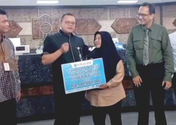 Keberuntungan Emi Menabung di Bank Kalbar, Dapat Hadiah Rp 500 Juta