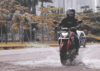 Hujan Datang, Pengendara Waspadai Genangan Air Hujan