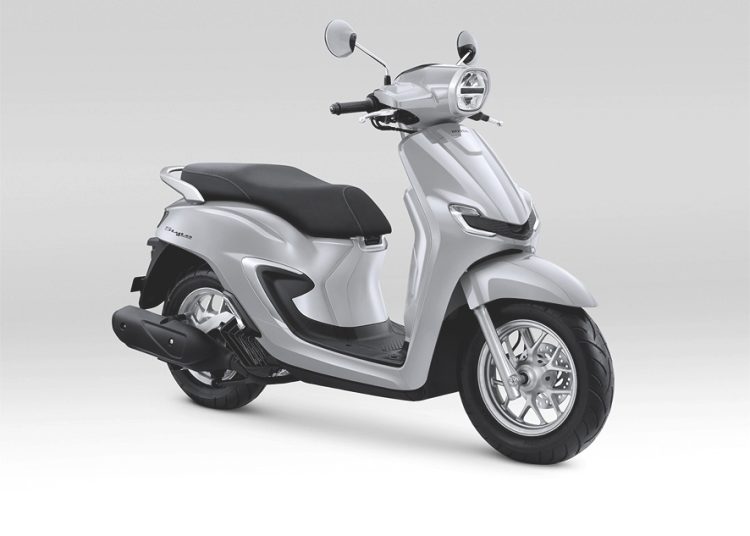 Penyegaran New Honda Stylo 160 hadir dengan pilihan warna baru Glam Grey serta Royal Violet yang siap mencuri perhatian saat menjalani mobilitas produktif harian dan bergaya di akhir pekan.(ist)