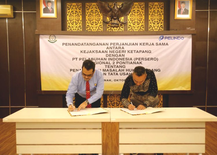 Penandatanganan Perjanjian Kerja Sama (PKS) di bidang Perdata dan Tata Usaha Negara (Datun) PT Pelabuhan Indonesia (Persero) Regional 2 Pontianak dan Kejari Ketapang, Jumat 16 Oktober 2026.(ist)