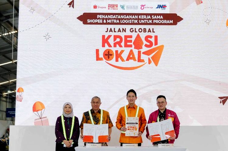 (ki-ka) Presiden Direktur JNE M. Feriadi, Deputy Director of Government Relations Shopee Indonesia Balques Manisang; Dirjen Pengembangan Ekspor Nasional Kemendag RI Fajarini Puntodewi; Director of Business Partnership Shopee Indonesia Daniel Minardi; Plt. Direktur Pengembangan Ekspor Produk Jasa & Produk Kreatif Kemendag RI Deden Muhammad F.S.; CEO Anteraja Handi Widiya. (ist)