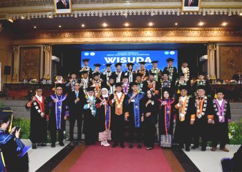 Untan Wisuda 2.412 Lulusan Periode I Tahun Akademik 2026/2027